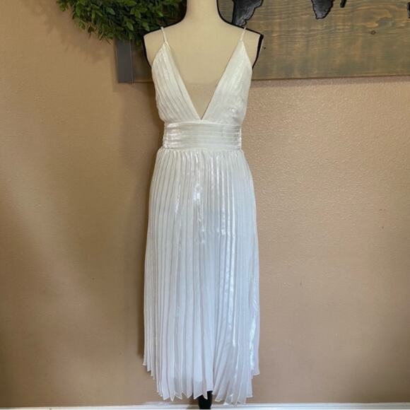 NWOT Lulus Romantic Aesthetic Shiny White Pleated Midi Dress - Picture 2 of 7